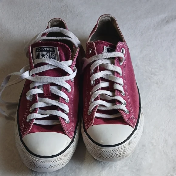 Converse Burgundy Low-Top Sneakers - Picture 5 of 9